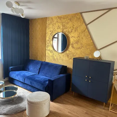 Blue House - Old Town, Ac, Free Private Parking Apartment