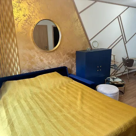 Blue House - Old Town, Ac, Free Private Parking Apartment