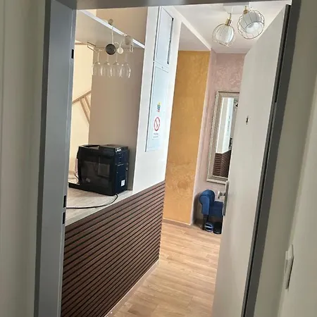 Blue House - Old Town, Ac, Free Private Parking Apartment