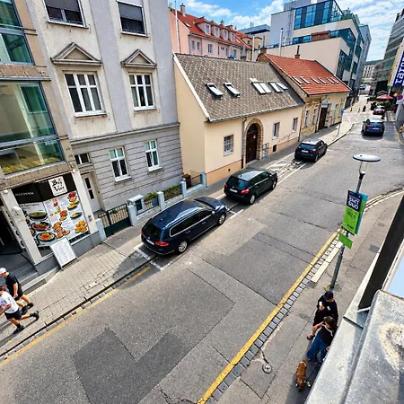Blue House - Old Town, Ac, Free Private Parking Apartmán Bratislava