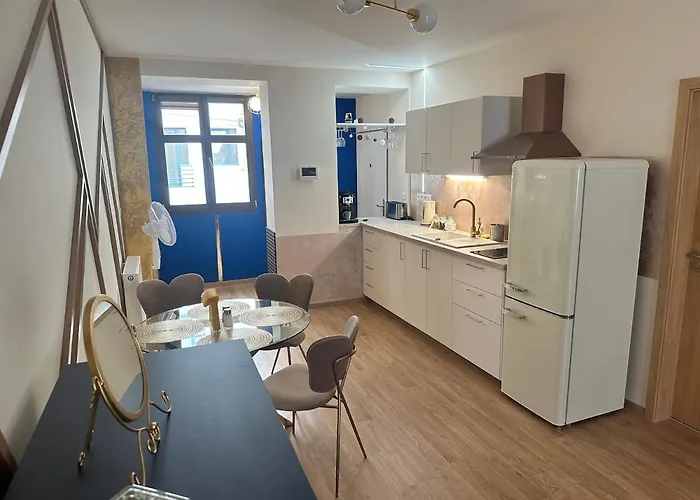 Blue House - Old Town, Ac Bratislava