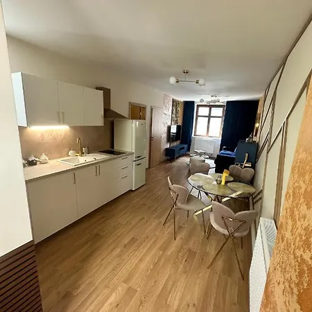 Blue House - Old Town, Ac, Free Private Parking * ברטיסלאבה
