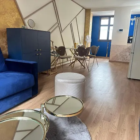 דירה Blue House - Old Town, Ac, Free Private Parking ברטיסלאבה