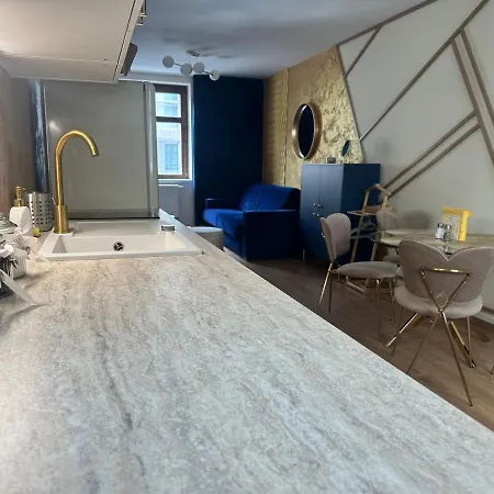 Blue House - Old Town, Ac, Free Private Parking דירה ברטיסלאבה