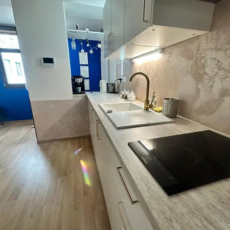 Blue House - Old Town, Ac, Free Private Parking * ברטיסלאבה