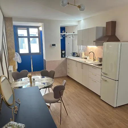 Blue House - Old Town, Ac, Free Private Parking ברטיסלאבה
