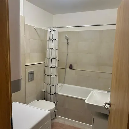 Blue House - Old Town, Ac, Free Private Parking * ברטיסלאבה